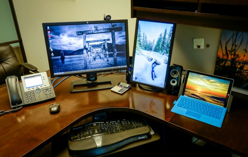 Surface Pro 3 : Three Monitor Desktop Setup